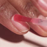 L’active glow manucuriste, un soin pour les ongles bio, vegan et made in france. Une idée cadeau écolo et pas chère.