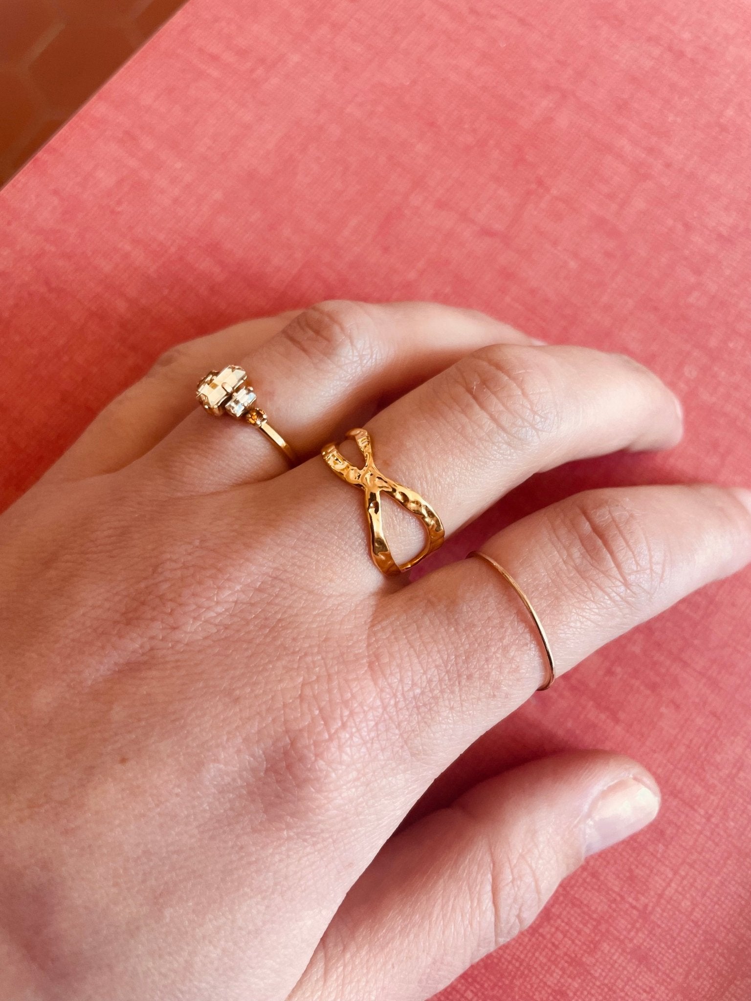 Bague martelée en acier inoxydable doré Juno - Boutique We Are ParisLes Cléias Acier Inoxydable