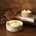 Bougie fleurie et pot en grès, parfum Thé & Pain d'Épices - Boutique We Are ParisMaison Séjour