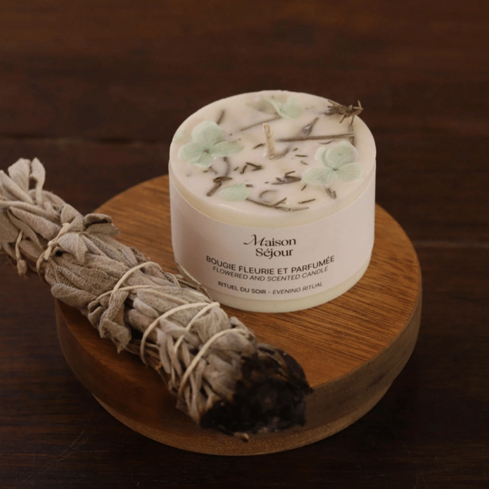 Bougie fleurie, parfum à la sauge et au romarin - Boutique We Are ParisMaison Séjour