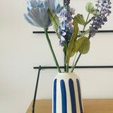 Bouquet de fleurs en papier & soliflore en céramique rayures bleues – Édition limitée mai 2025 - Boutique We Are ParisFlowrette
