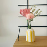 Bouquet de fleurs en papier & soliflore en céramique rayures jaunes – Édition limitée mai 2025 - Boutique We Are ParisFlowrette
