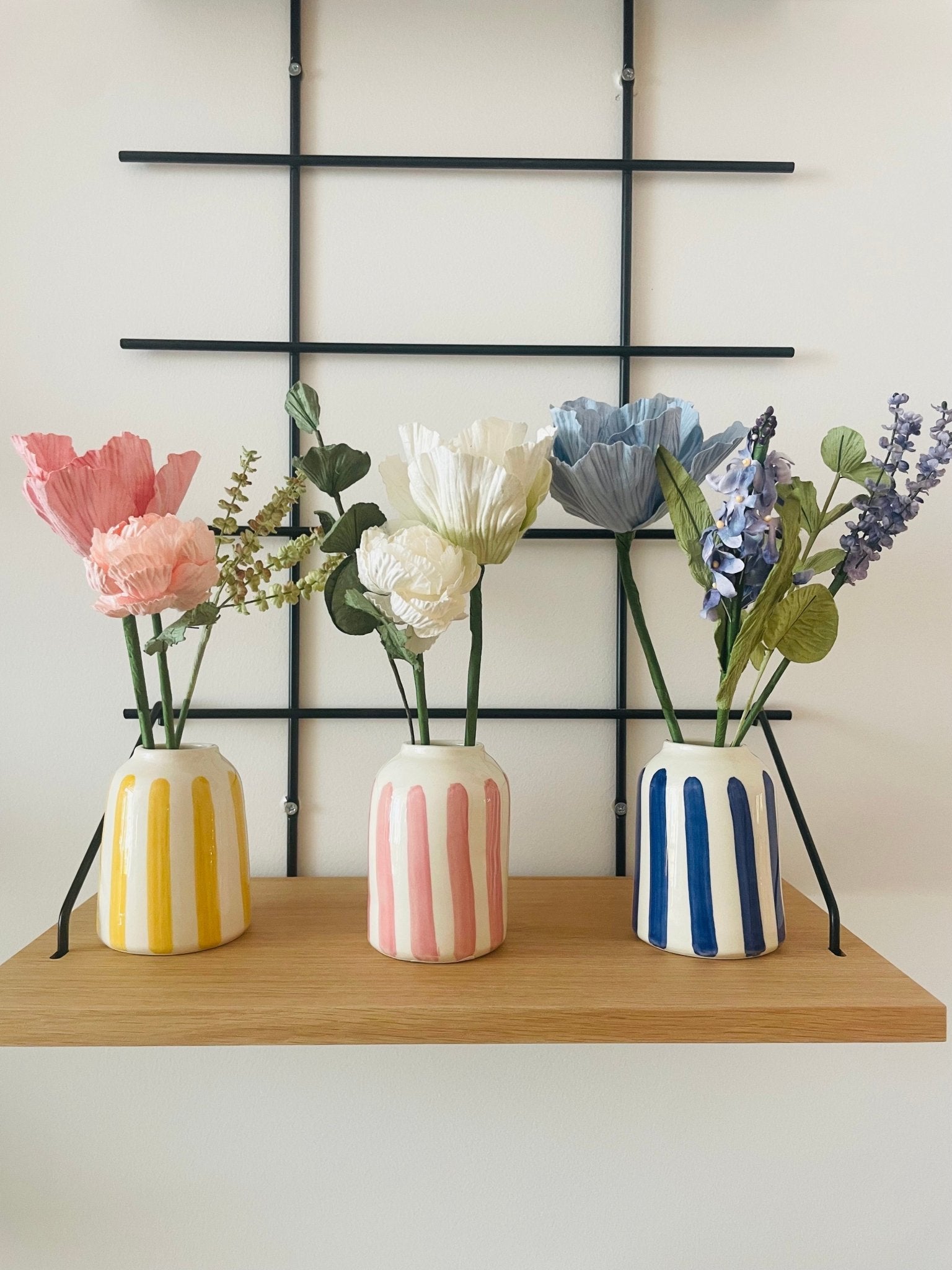 Bouquet de fleurs en papier & soliflore en céramique rayures jaunes – Édition limitée mai 2025 - Boutique We Are ParisFlowrette