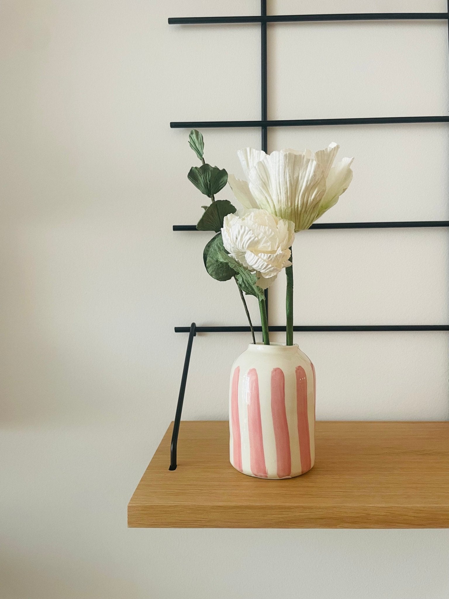 Bouquet de fleurs en papier & soliflore en céramique rayures roses – Édition limitée mai 2025 - Boutique We Are ParisFlowrette