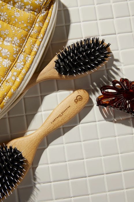 Brosse pneumatique en bois & poils de sanglier - bois clair - Boutique We Are ParisL'Artisan Brossier