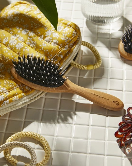 Brosse pneumatique en bois & poils de sanglier - bois clair - Boutique We Are ParisL'Artisan Brossier