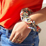 Chouchou Jemma - coton à fleurs imprimé corail et bleu - Boutique We Are ParisLaure Derrey