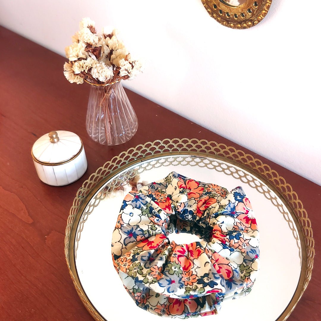 Chouchou Jemma - coton à fleurs imprimé corail et bleu - Boutique We Are ParisLaure Derrey