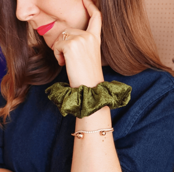 Chouchou Nephrite - tissu velours vert olive - Boutique We Are ParisLaure Derrey