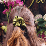 Chouchou Nephrite - tissu velours vert olive - Boutique We Are ParisLaure Derrey