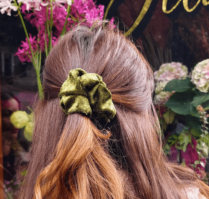 Chouchou Nephrite - tissu velours vert olive - Boutique We Are ParisLaure Derrey