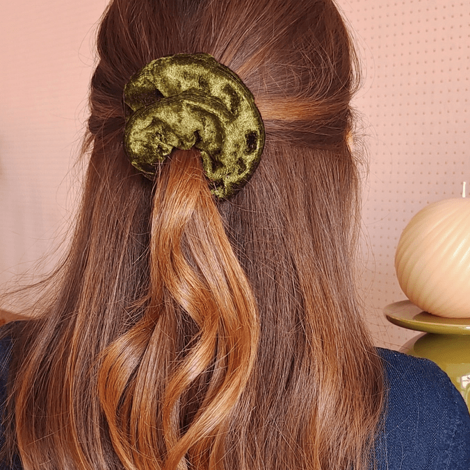 Chouchou Nephrite - tissu velours vert olive - Boutique We Are ParisLaure Derrey