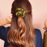 Chouchou Nephrite - tissu velours vert olive - Boutique We Are ParisLaure Derrey