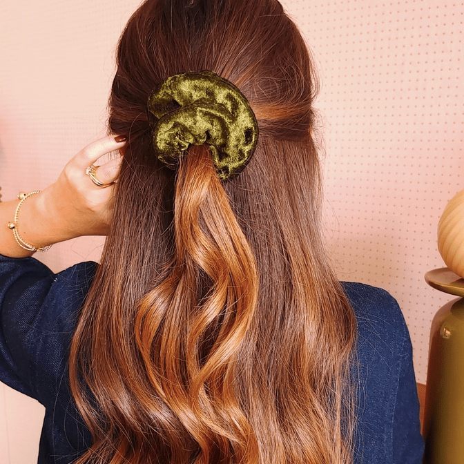 Chouchou Nephrite - tissu velours vert olive - Boutique We Are ParisLaure Derrey