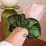 Chouchou Nephrite - tissu velours vert olive - Boutique We Are ParisLaure Derrey