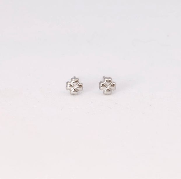 Clous d'oreilles Trèfle en acier inoxydable doré ou argenté - Boutique We Are ParisLes Cléias Acier Inoxydable