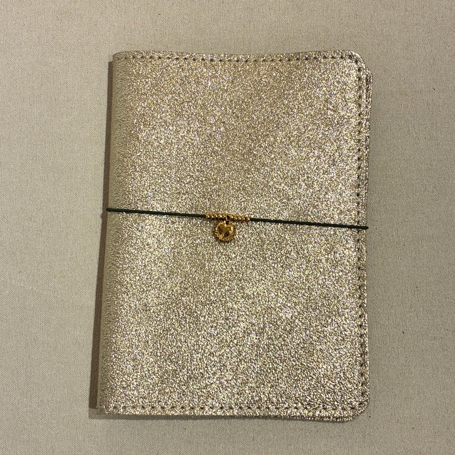 Coffret Cœur Doré – Protège - passeport, carnet & bracelet - Boutique We Are ParisCoffrets We Are Paris