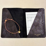 Coffret Cœur Noir – Protège - passeport, carnet & bracelet - Boutique We Are ParisCoffrets We Are Paris