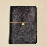 Coffret Cœur Noir – Protège - passeport, carnet & bracelet - Boutique We Are ParisCoffrets We Are Paris