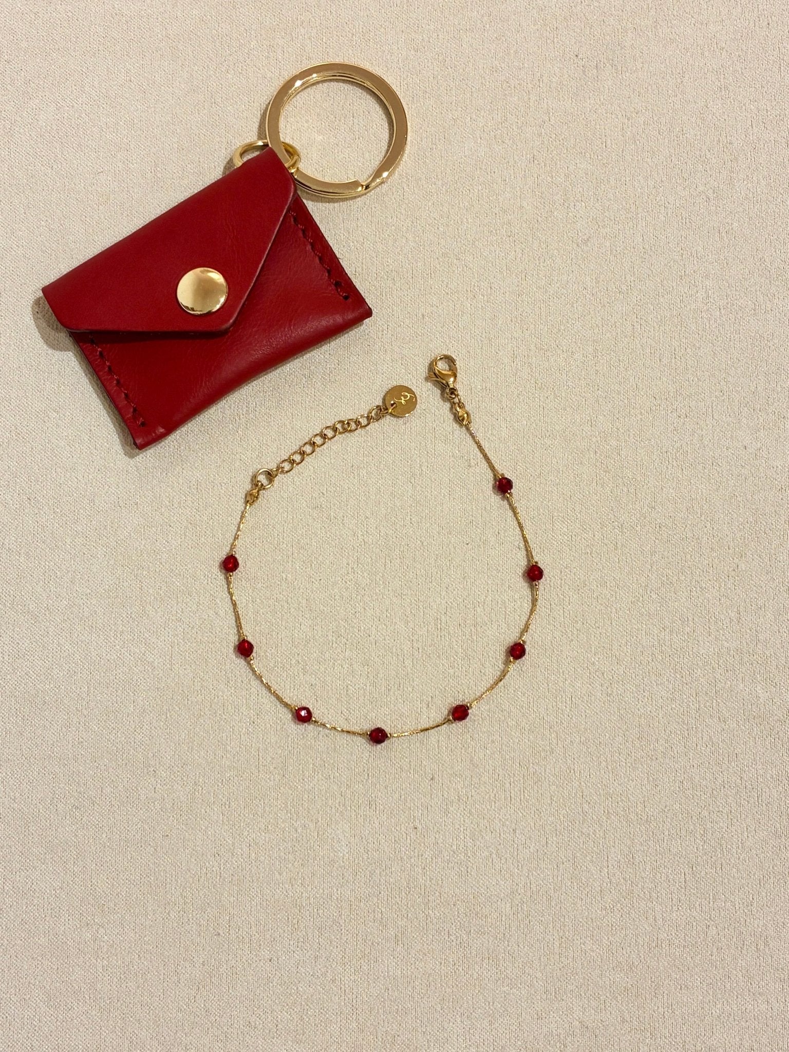 Coffret Rouge Passion – L’Enveloppe Secrète & son Bracelet - Boutique We Are ParisCoffrets We Are Paris