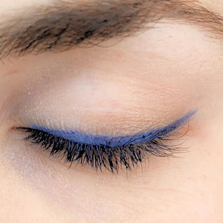 CRAYON YEUX BLEU AZUR - Boutique We Are ParisClever Beauty