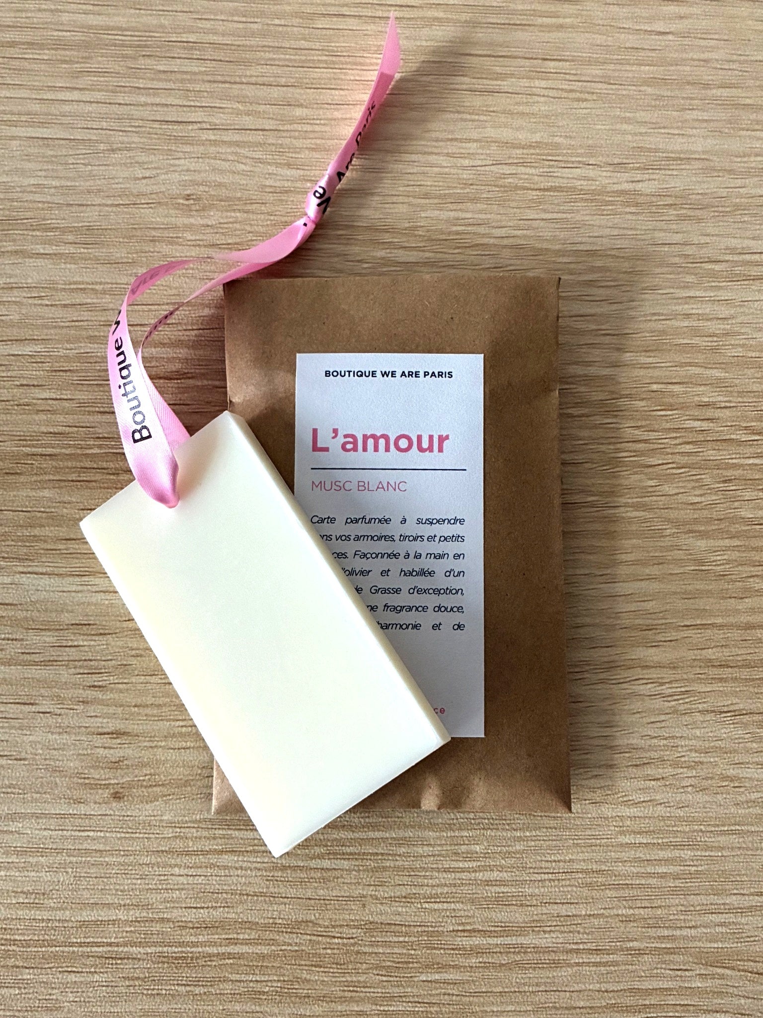 L'amour, carte parfumée au musc blanc - Boutique We Are ParisCollection We Are Paris