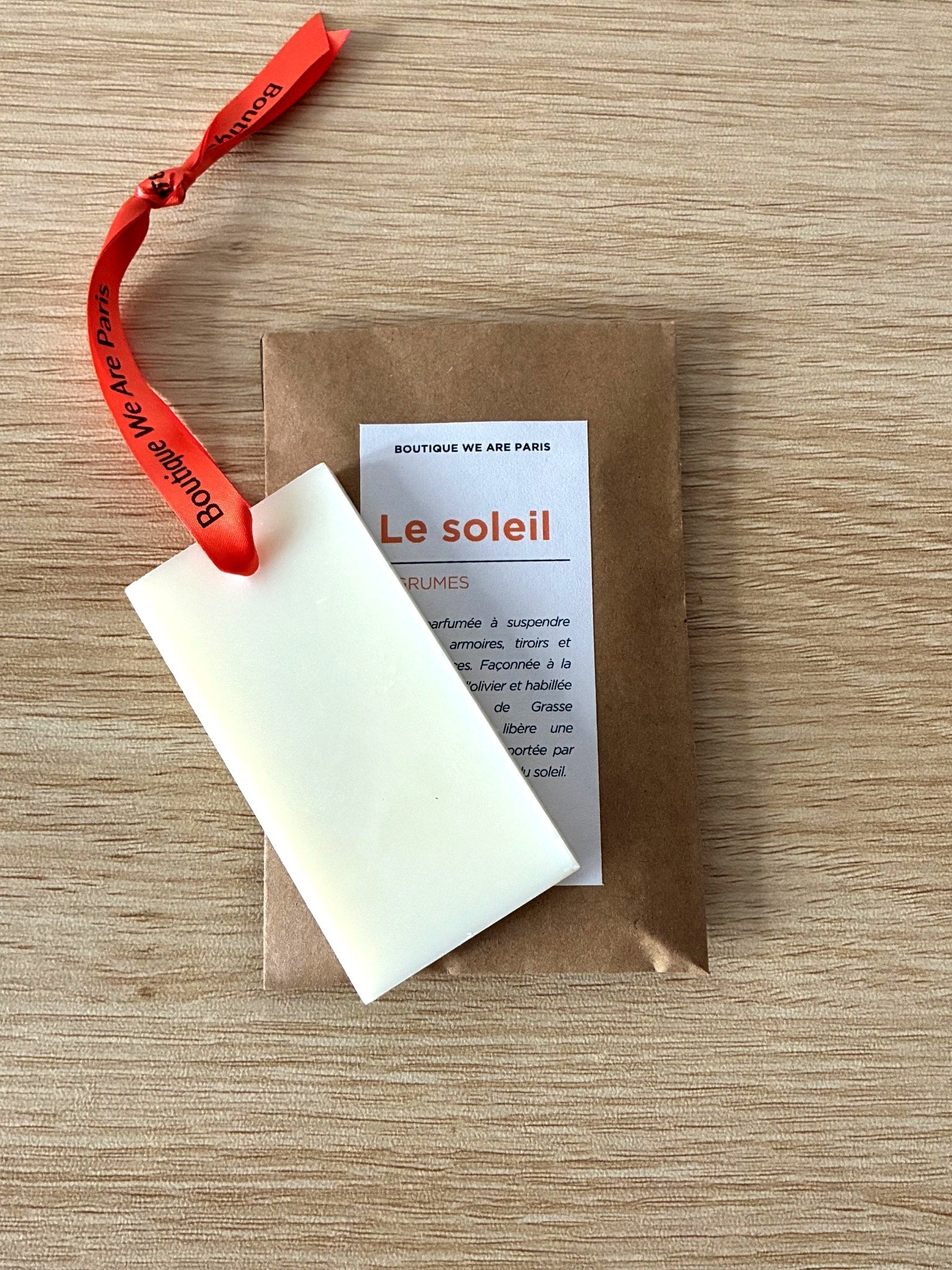 Le soleil, carte parfumée aux agrumes - Boutique We Are ParisCollection We Are Paris