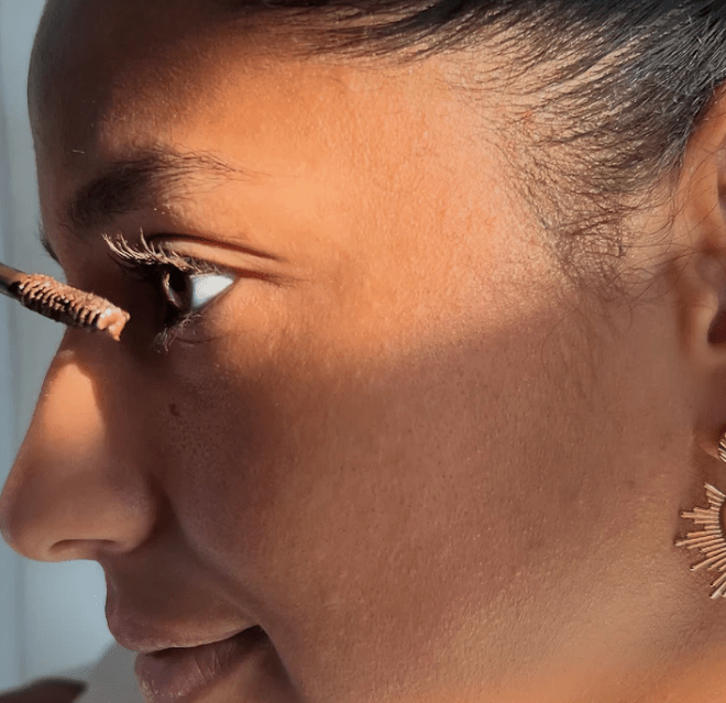 Mascara marron mocha rechargeable, brosse DEFINITION - Boutique We Are ParisWIA