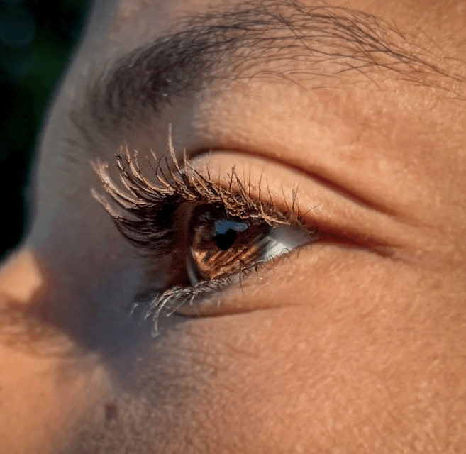 Mascara marron mocha rechargeable, brosse DEFINITION - Boutique We Are ParisWIA