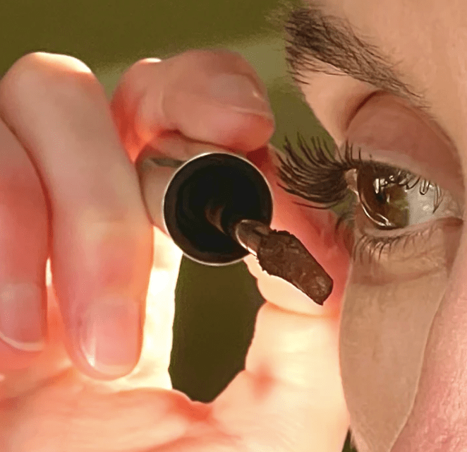 Mascara marron mocha rechargeable, brosse UNICURL - Boutique We Are ParisWIA