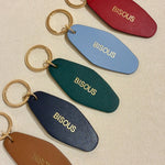 Porte - clé BISOUS – Cuir recyclé & acier doré - Boutique We Are ParisLes Cléias Acier Inoxydable