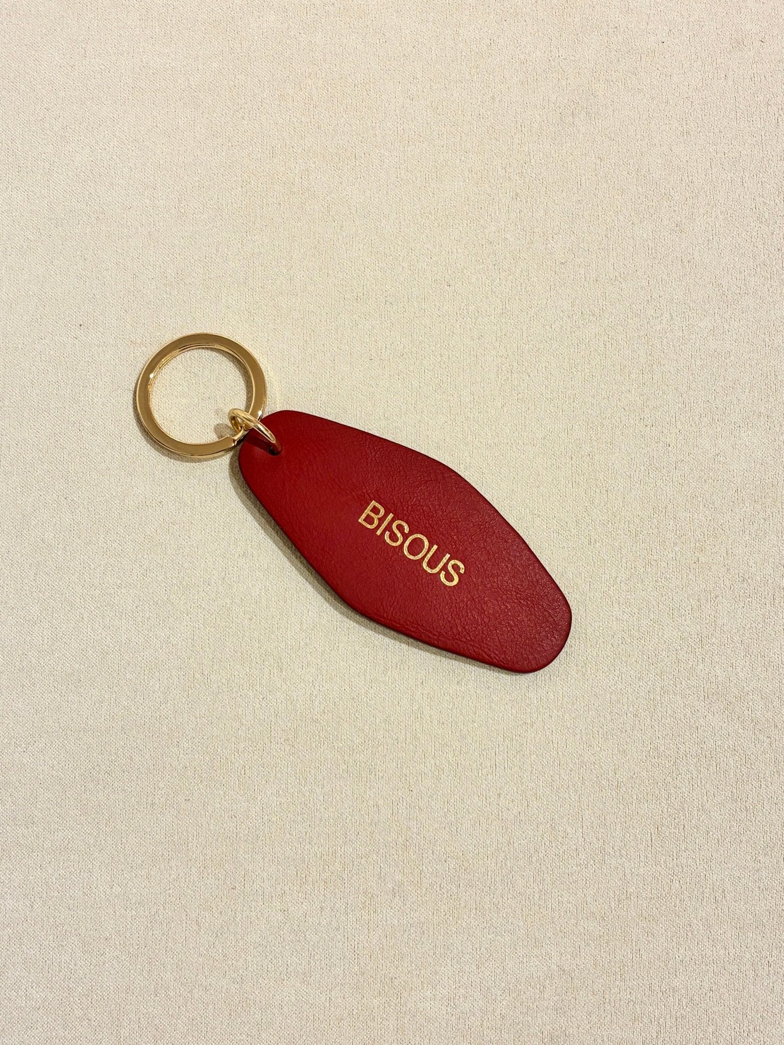 Porte - clé BISOUS – Cuir recyclé & acier doré - Boutique We Are ParisLes Cléias Acier Inoxydable