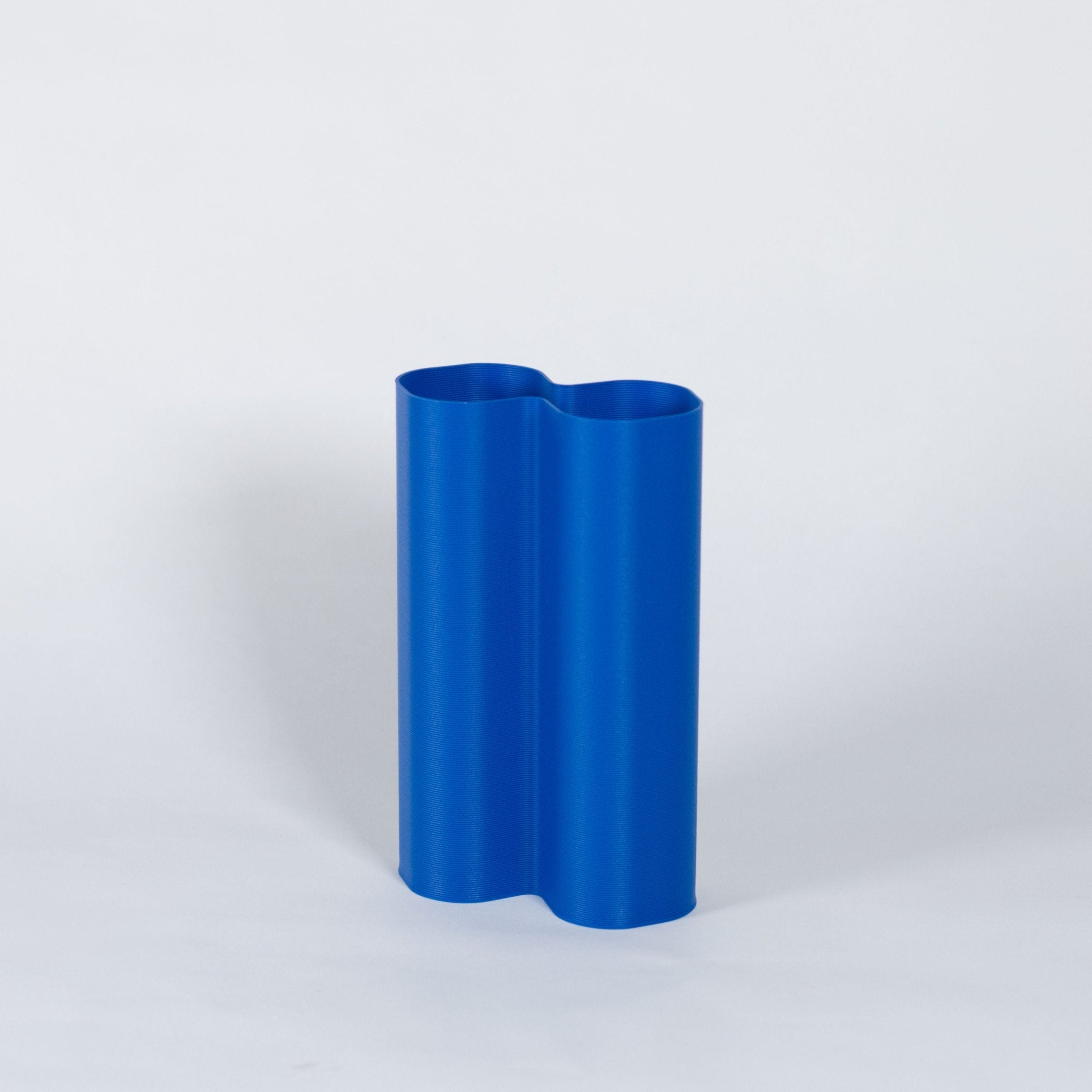 Vase Alvaro S Bleu électrique - Plastique recyclé et impression 3D - Warren&Laetitia - Boutique We Are Paris