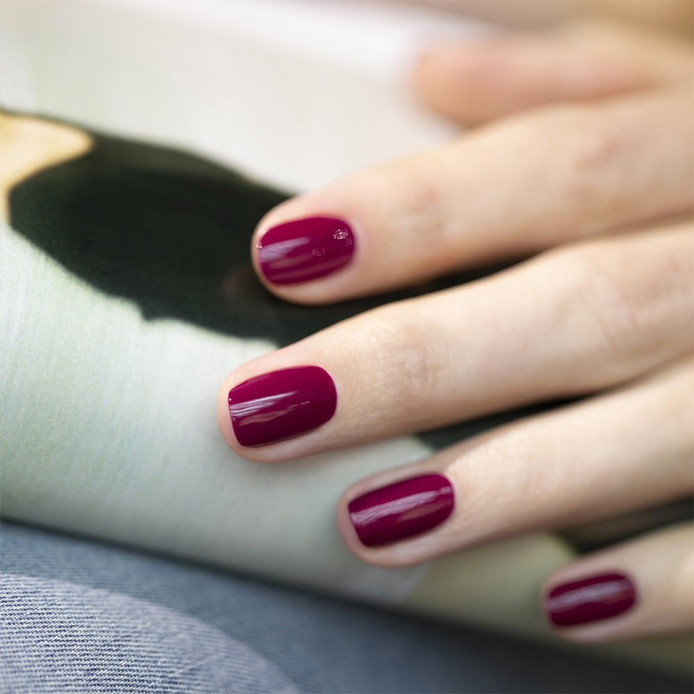 Vernis Green Manucurist - Violeta - manucure bordeaux violet - Boutique We Are ParisManucurist