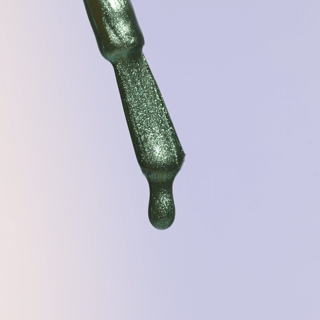 Vernis Groove - vert aux reflets lumineux - Gamme Green - Boutique We Are ParisManucurist